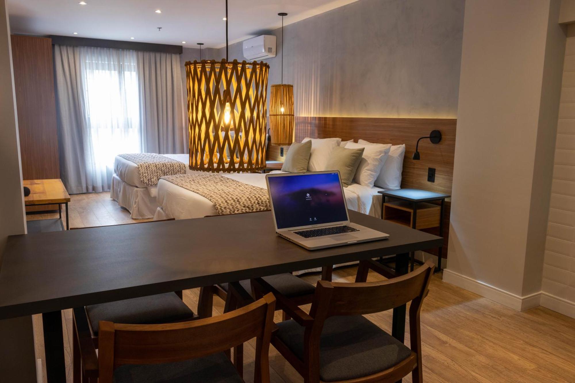 Kastel Petropolis Hotel Luaran gambar